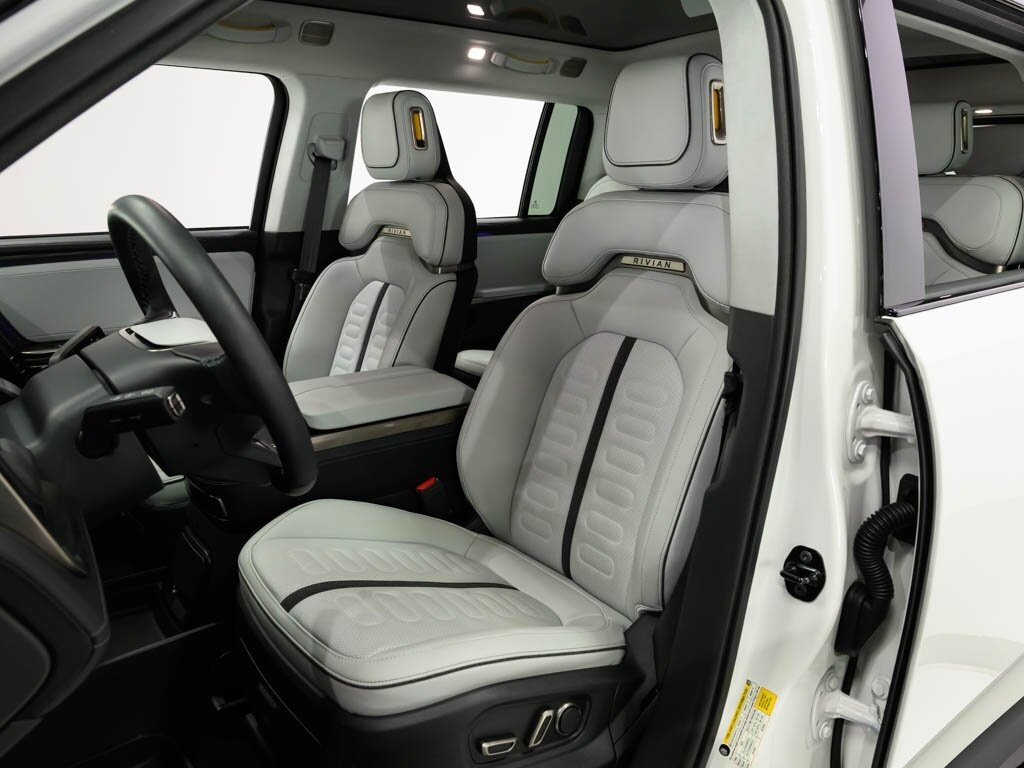 2023 Rivian R1S Launch Edition Quad Motor AWD Large Pack Battery - Photo 40 - Sarasota, FL 34243