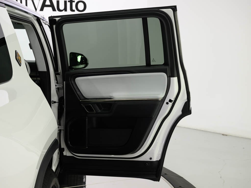 2023 Rivian R1S Launch Edition Quad Motor AWD Large Pack Battery - Photo 39 - Sarasota, FL 34243