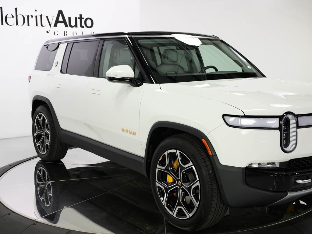 2023 Rivian R1S Launch Edition Quad Motor AWD Large Pack Battery - Photo 10 - Sarasota, FL 34243