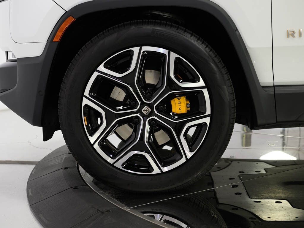 2023 Rivian R1S Launch Edition Quad Motor AWD Large Pack Battery - Photo 34 - Sarasota, FL 34243