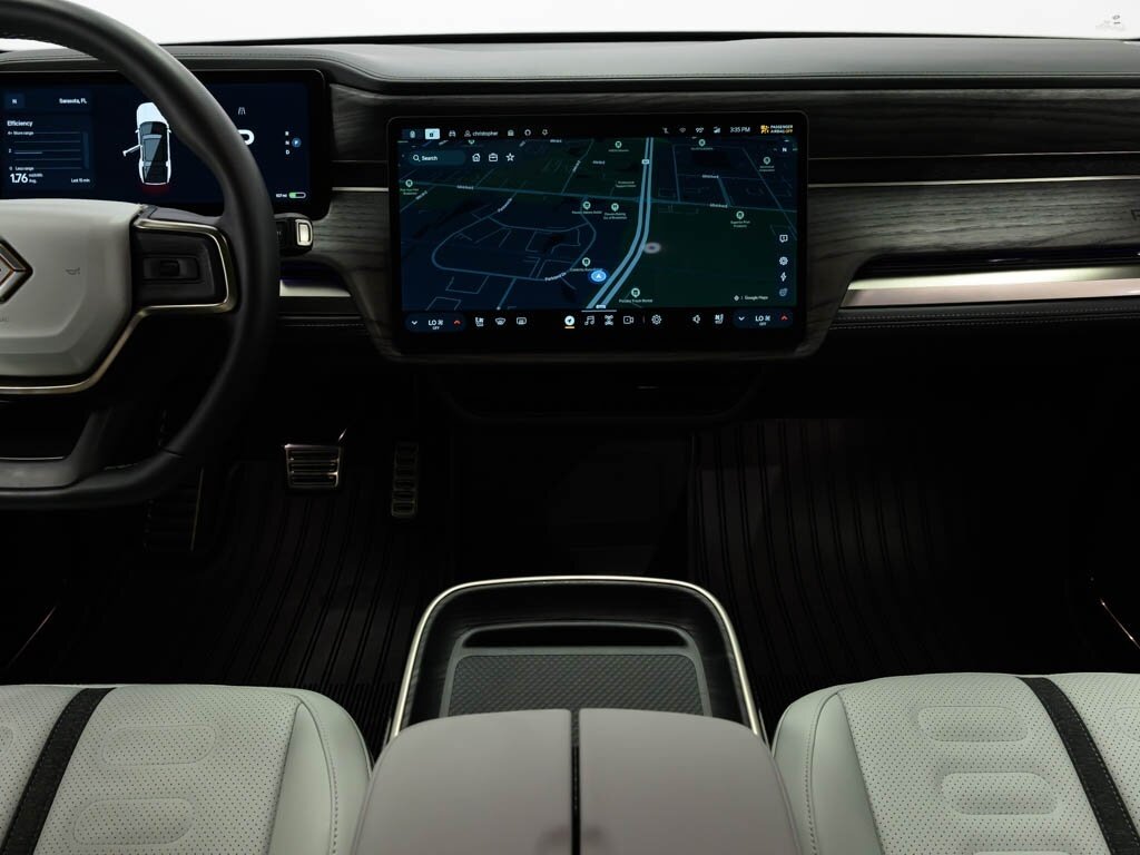2023 Rivian R1S Launch Edition Quad Motor AWD Large Pack Battery - Photo 51 - Sarasota, FL 34243