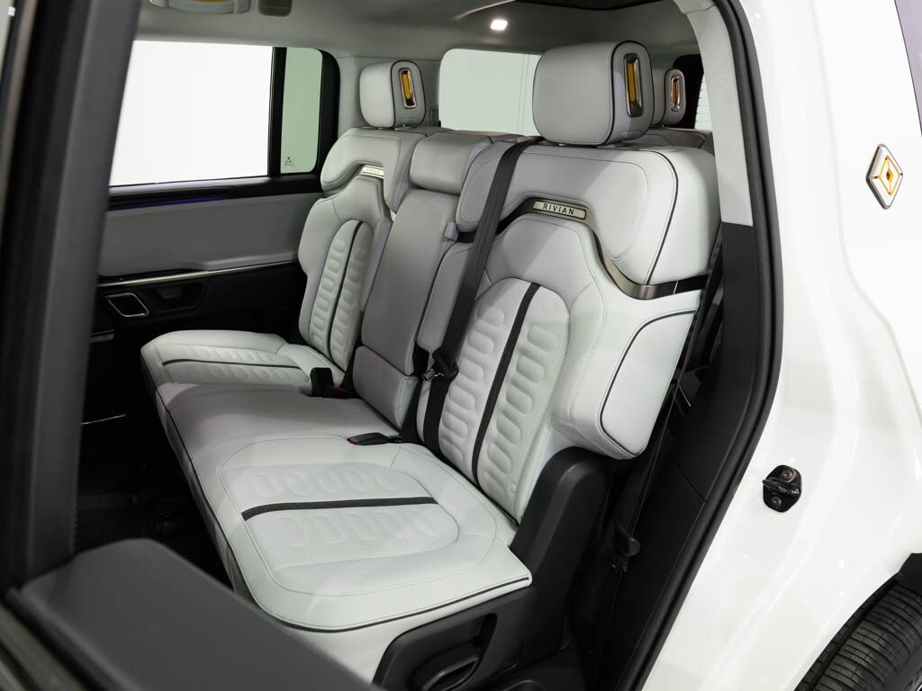 2023 Rivian R1S Launch Edition Quad Motor AWD Large Pack Battery - Photo 44 - Sarasota, FL 34243