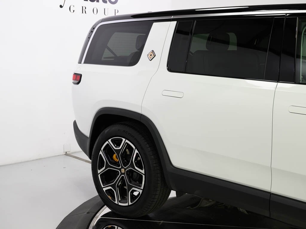 2023 Rivian R1S Launch Edition Quad Motor AWD Large Pack Battery - Photo 28 - Sarasota, FL 34243