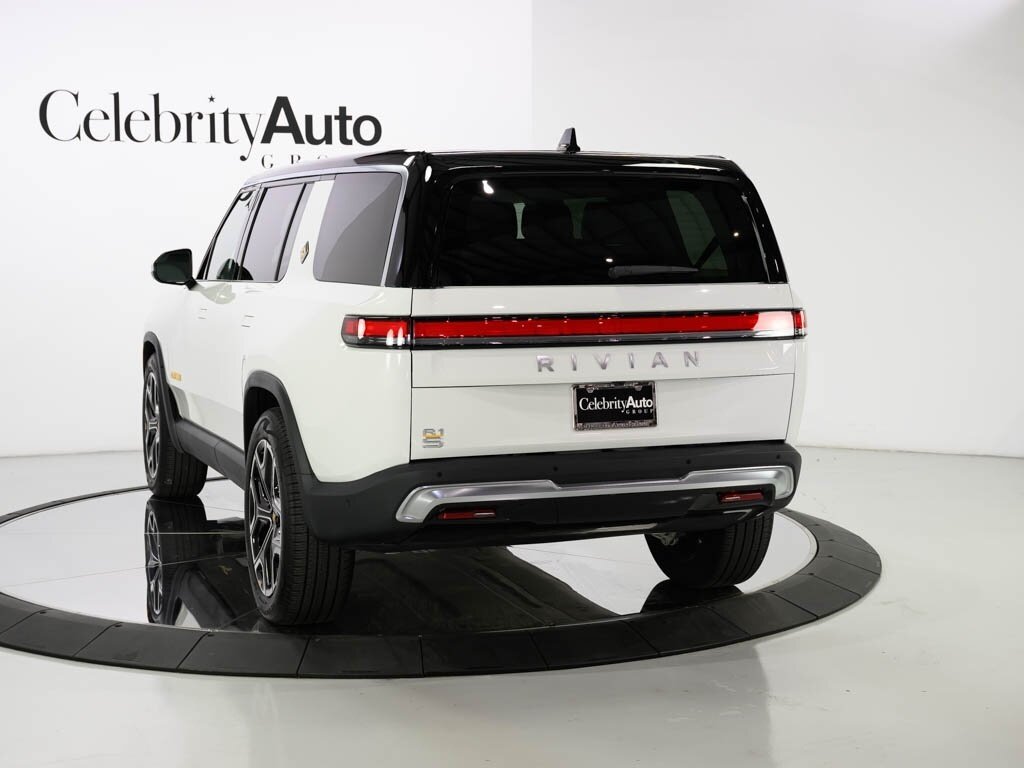 2023 Rivian R1S Launch Edition Quad Motor AWD Large Pack Battery - Photo 31 - Sarasota, FL 34243
