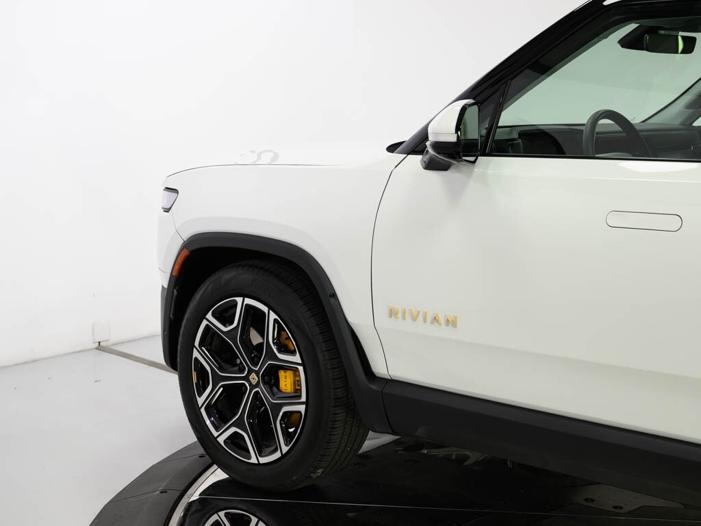 2023 Rivian R1S Launch Edition Quad Motor AWD Large Pack Battery - Photo 18 - Sarasota, FL 34243
