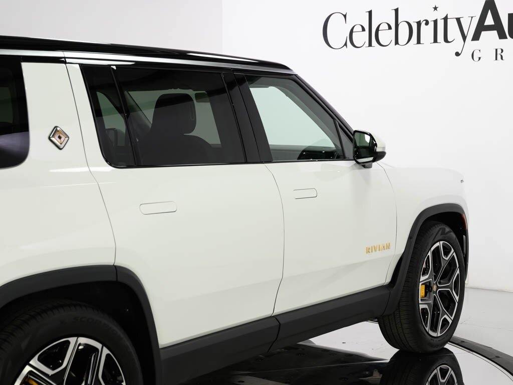 2023 Rivian R1S Launch Edition Quad Motor AWD Large Pack Battery - Photo 26 - Sarasota, FL 34243