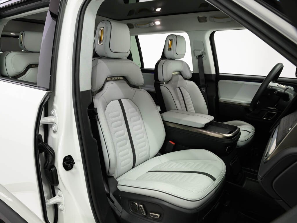 2023 Rivian R1S Launch Edition Quad Motor AWD Large Pack Battery - Photo 41 - Sarasota, FL 34243