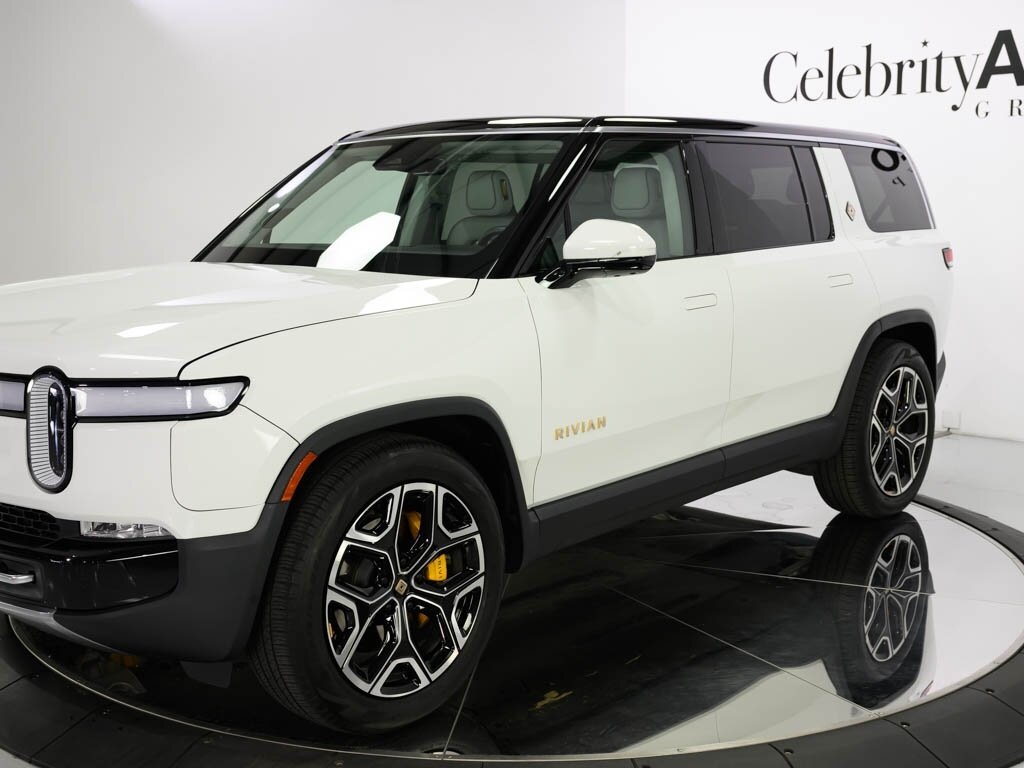 2023 Rivian R1S Launch Edition Quad Motor AWD Large Pack Battery - Photo 12 - Sarasota, FL 34243