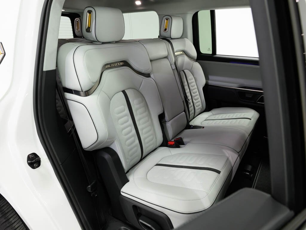 2023 Rivian R1S Launch Edition Quad Motor AWD Large Pack Battery - Photo 42 - Sarasota, FL 34243