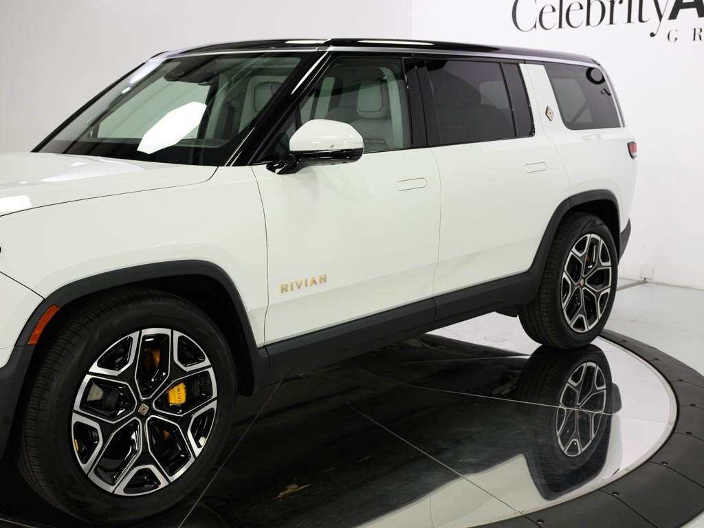 2023 Rivian R1S Launch Edition Quad Motor AWD Large Pack Battery - Photo 14 - Sarasota, FL 34243