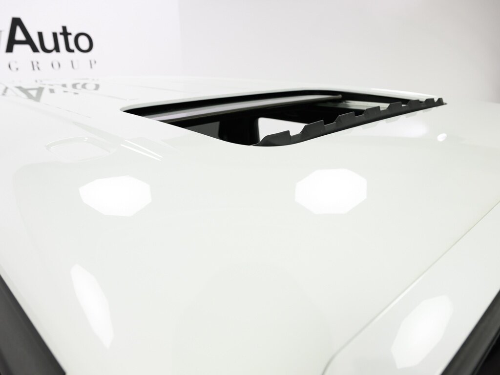 2025 Mercedes-Benz G580 Edition 1 with EQ Technology $182K MSRP - Photo 32 - Sarasota, FL 34243