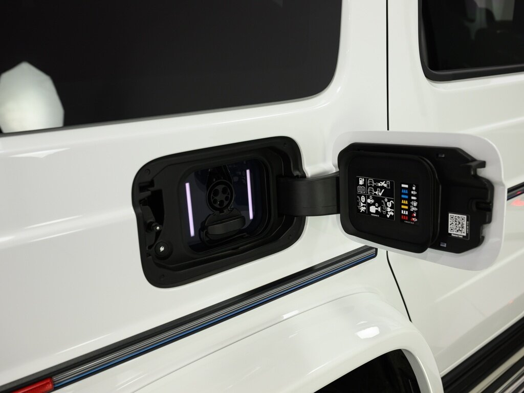 2025 Mercedes-Benz G580 Edition 1 with EQ Technology $182K MSRP - Photo 71 - Sarasota, FL 34243