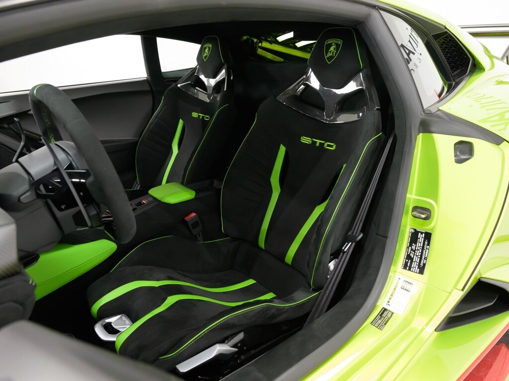 2023 Lamborghini Huracan STO Sport Seats Dark Chrome & Carbon Trim   - Photo 38 - Sarasota, FL 34243