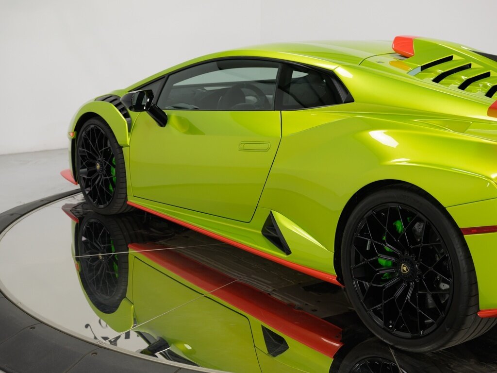 2023 Lamborghini Huracan STO Sport Seats Dark Chrome & Carbon Trim   - Photo 25 - Sarasota, FL 34243