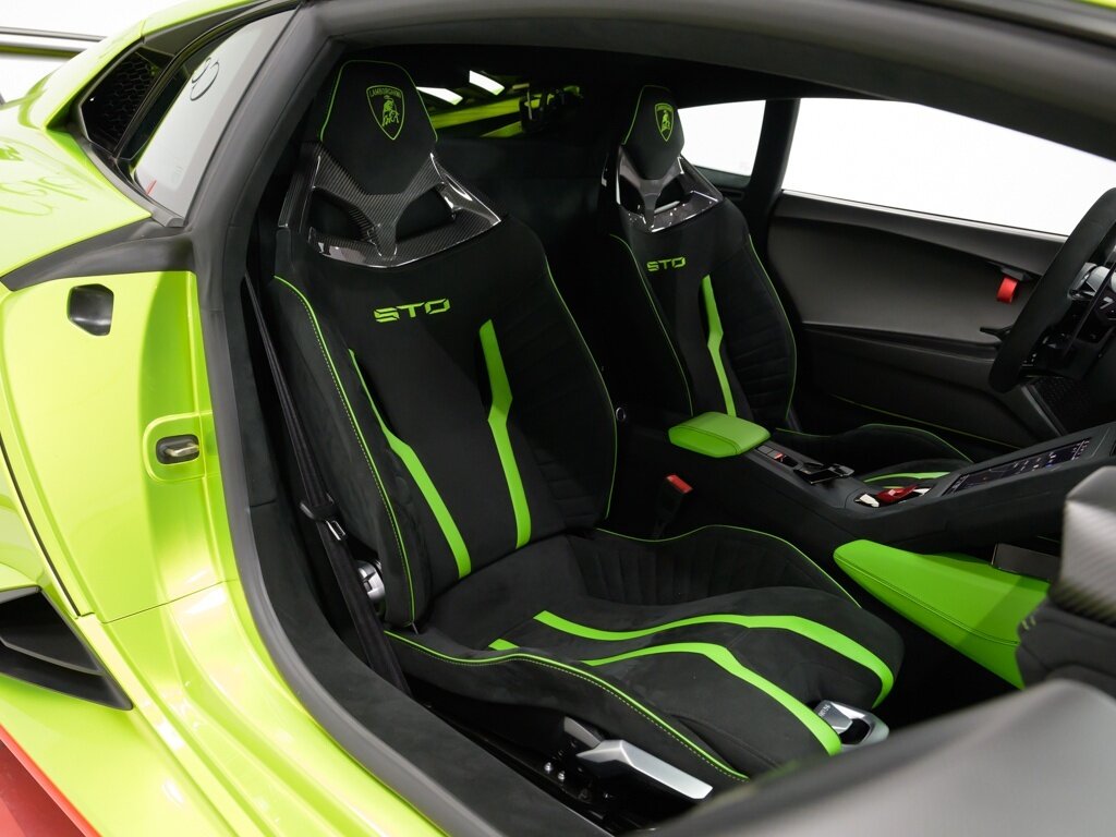 2023 Lamborghini Huracan STO Sport Seats Dark Chrome & Carbon Trim   - Photo 39 - Sarasota, FL 34243