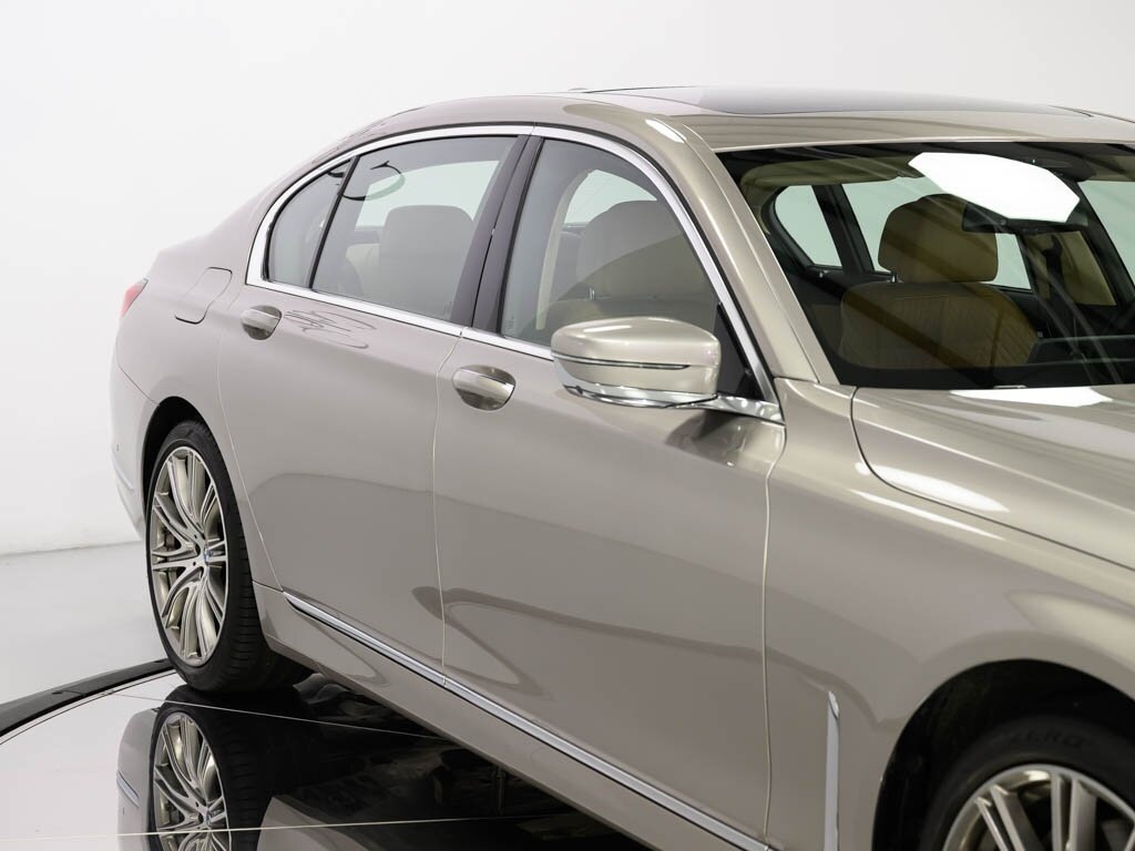 2022 BMW 750i xDrive Exec Pkg Driver Assist Pro - Photo 15 - Sarasota, FL 34243