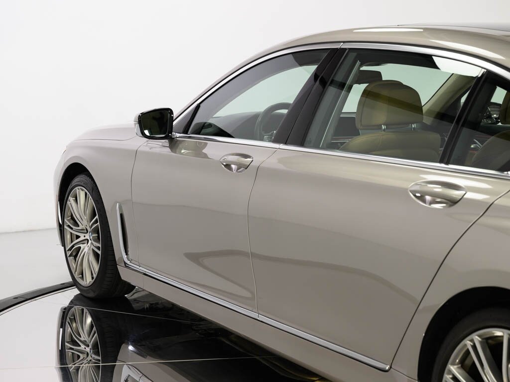 2022 BMW 750i xDrive Exec Pkg Driver Assist Pro - Photo 27 - Sarasota, FL 34243