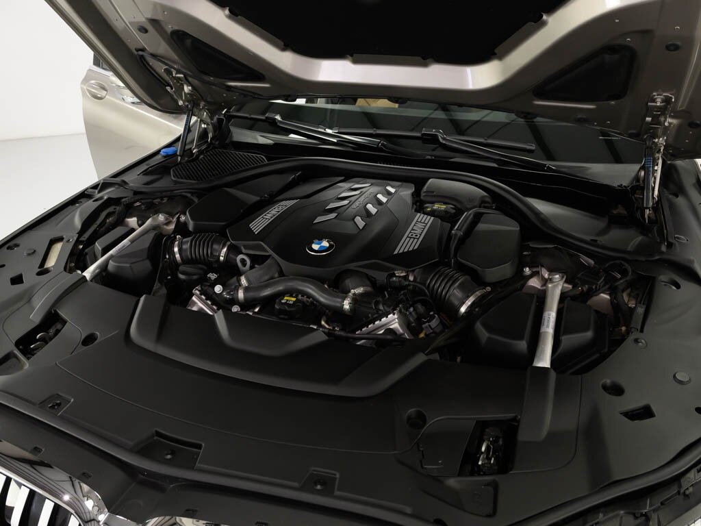 2022 BMW 750i xDrive Exec Pkg Driver Assist Pro - Photo 62 - Sarasota, FL 34243