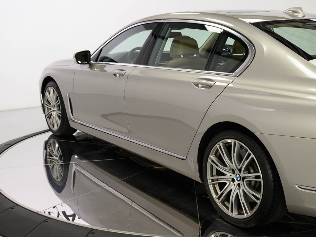 2022 BMW 750i xDrive Exec Pkg Driver Assist Pro - Photo 25 - Sarasota, FL 34243