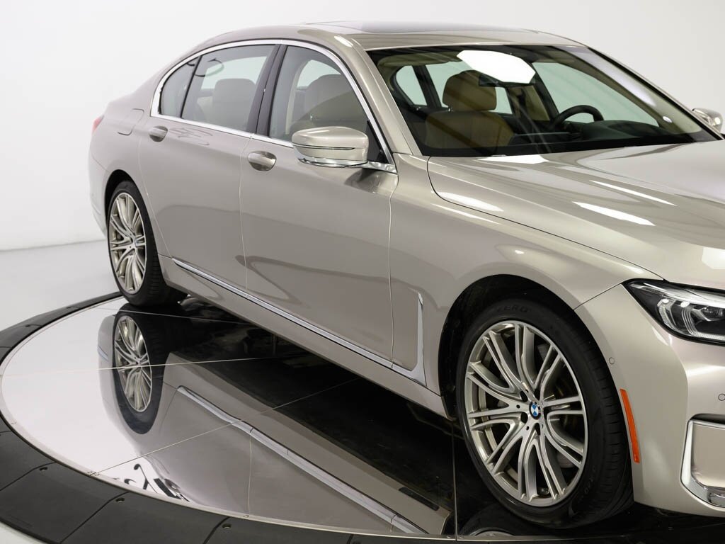 2022 BMW 750i xDrive Exec Pkg Driver Assist Pro - Photo 13 - Sarasota, FL 34243