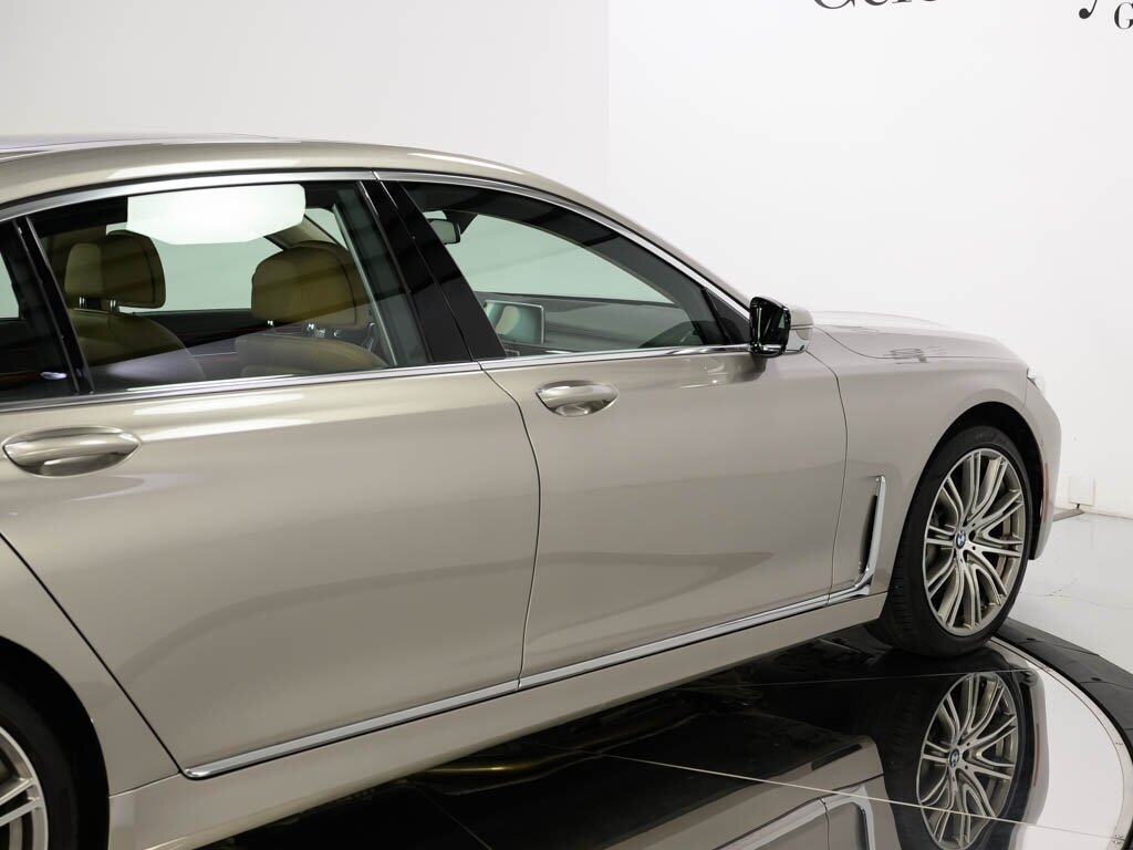 2022 BMW 750i xDrive Exec Pkg Driver Assist Pro - Photo 26 - Sarasota, FL 34243