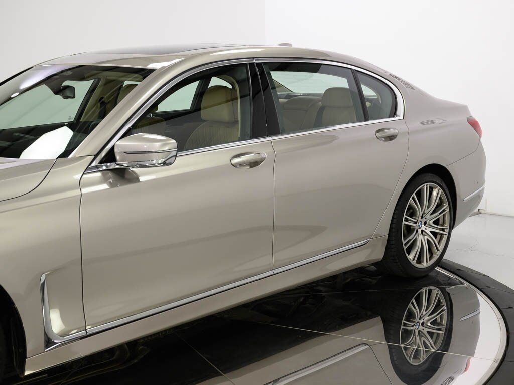 2022 BMW 750i xDrive Exec Pkg Driver Assist Pro - Photo 16 - Sarasota, FL 34243