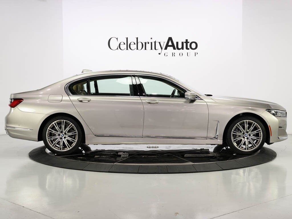 2022 BMW 750i xDrive Exec Pkg Driver Assist Pro - Photo 8 - Sarasota, FL 34243
