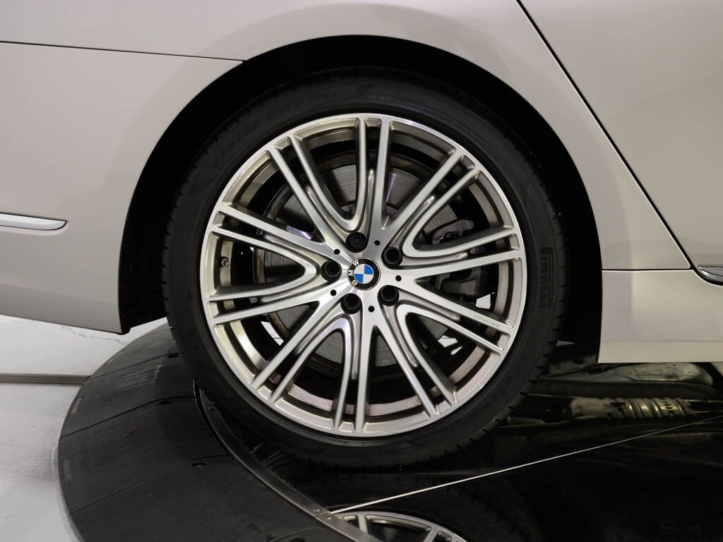 2022 BMW 750i xDrive Exec Pkg Driver Assist Pro - Photo 35 - Sarasota, FL 34243