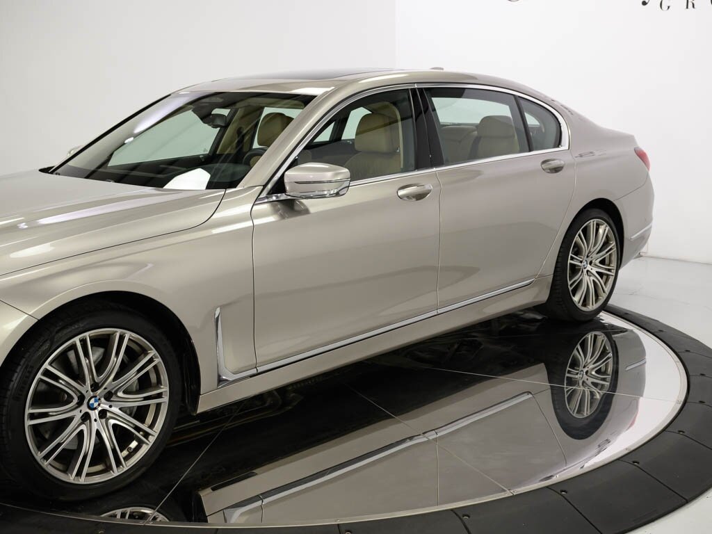 2022 BMW 750i xDrive Exec Pkg Driver Assist Pro - Photo 14 - Sarasota, FL 34243