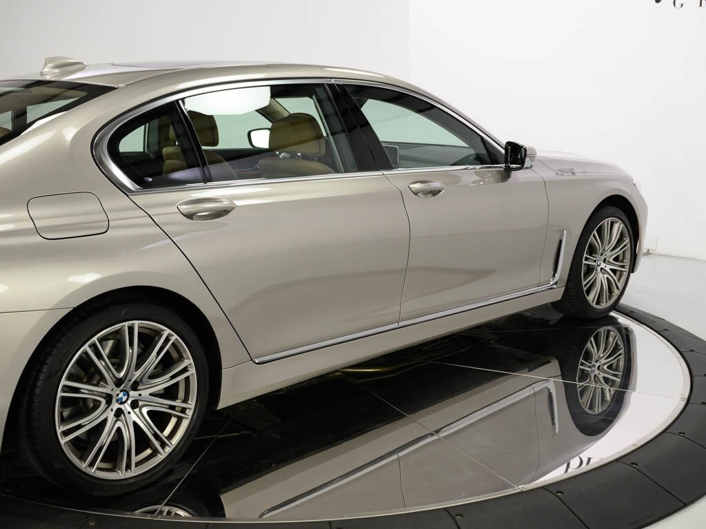 2022 BMW 750i xDrive Exec Pkg Driver Assist Pro - Photo 24 - Sarasota, FL 34243