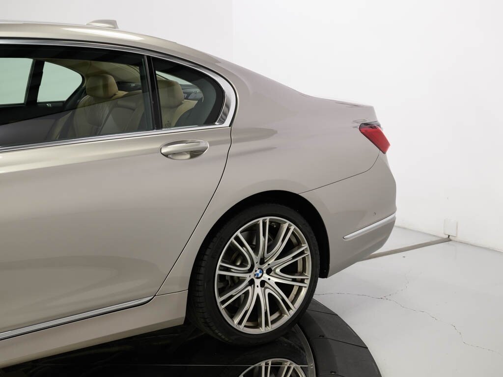 2022 BMW 750i xDrive Exec Pkg Driver Assist Pro - Photo 29 - Sarasota, FL 34243