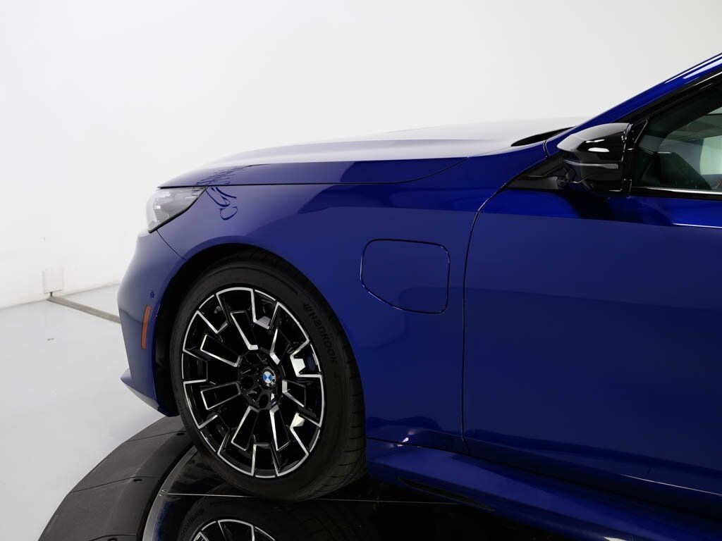 2025 BMW M5 Executive Pkg Driver Assistance Professional - Photo 18 - Sarasota, FL 34243