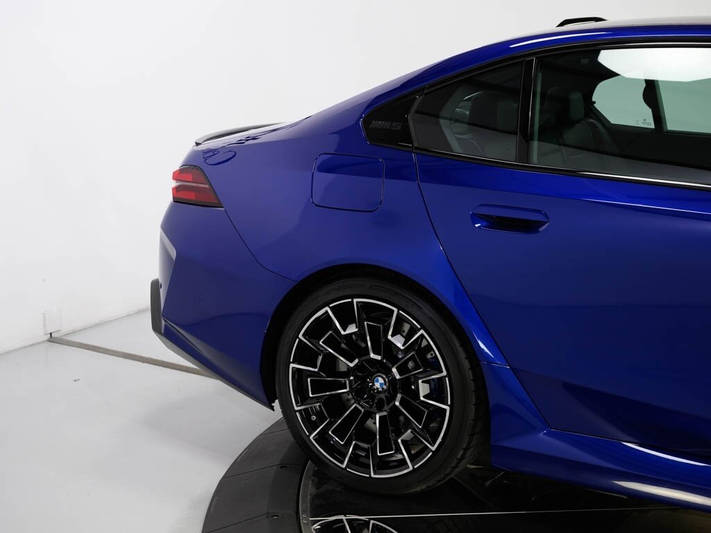 2025 BMW M5 Executive Pkg Driver Assistance Professional - Photo 28 - Sarasota, FL 34243