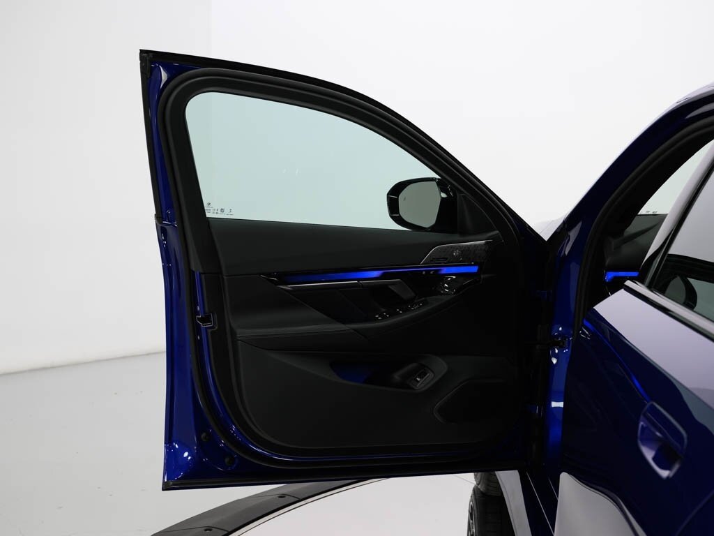 2025 BMW M5 Executive Pkg Driver Assistance Professional - Photo 34 - Sarasota, FL 34243