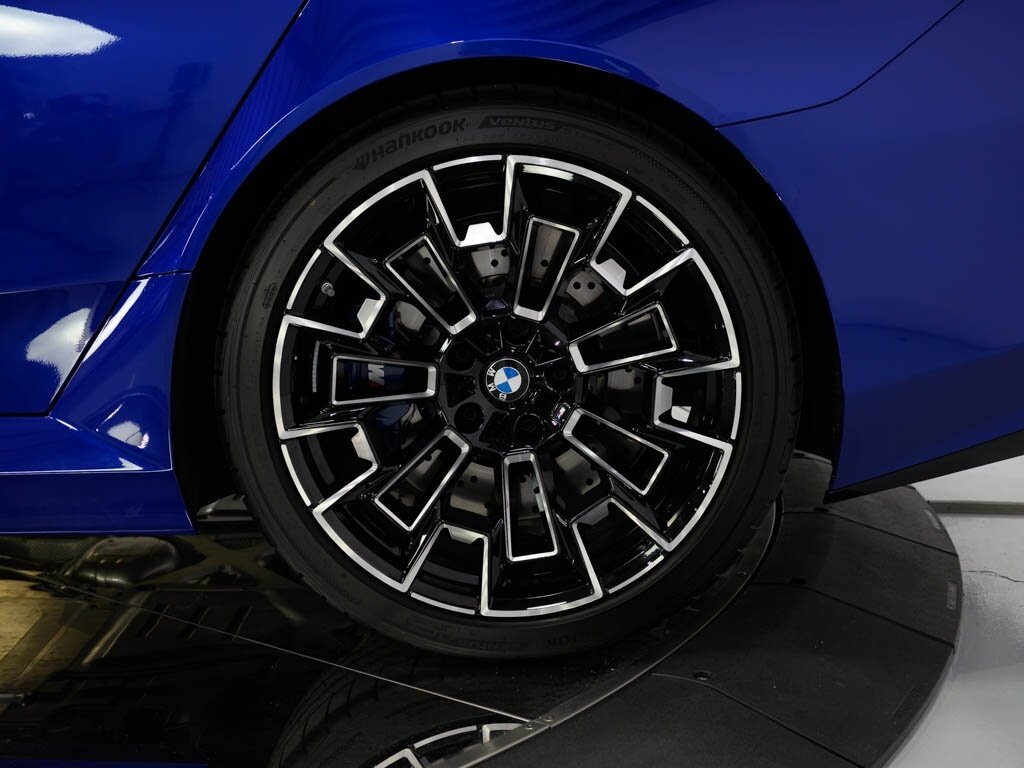 2025 BMW M5 Executive Pkg Driver Assistance Professional - Photo 33 - Sarasota, FL 34243