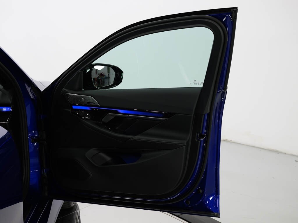 2025 BMW M5 Executive Pkg Driver Assistance Professional - Photo 35 - Sarasota, FL 34243