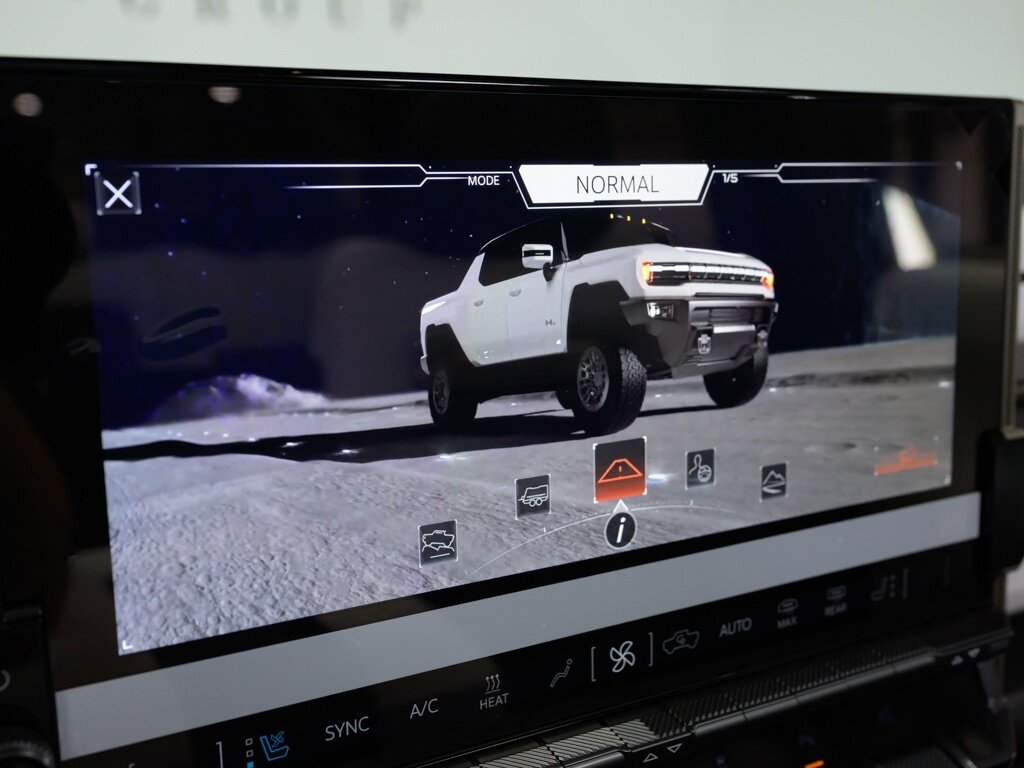 2023 GMC HUMMER EV Pick Up Edition 1 Power Retractable Tonneau Cover   - Photo 70 - Sarasota, FL 34243