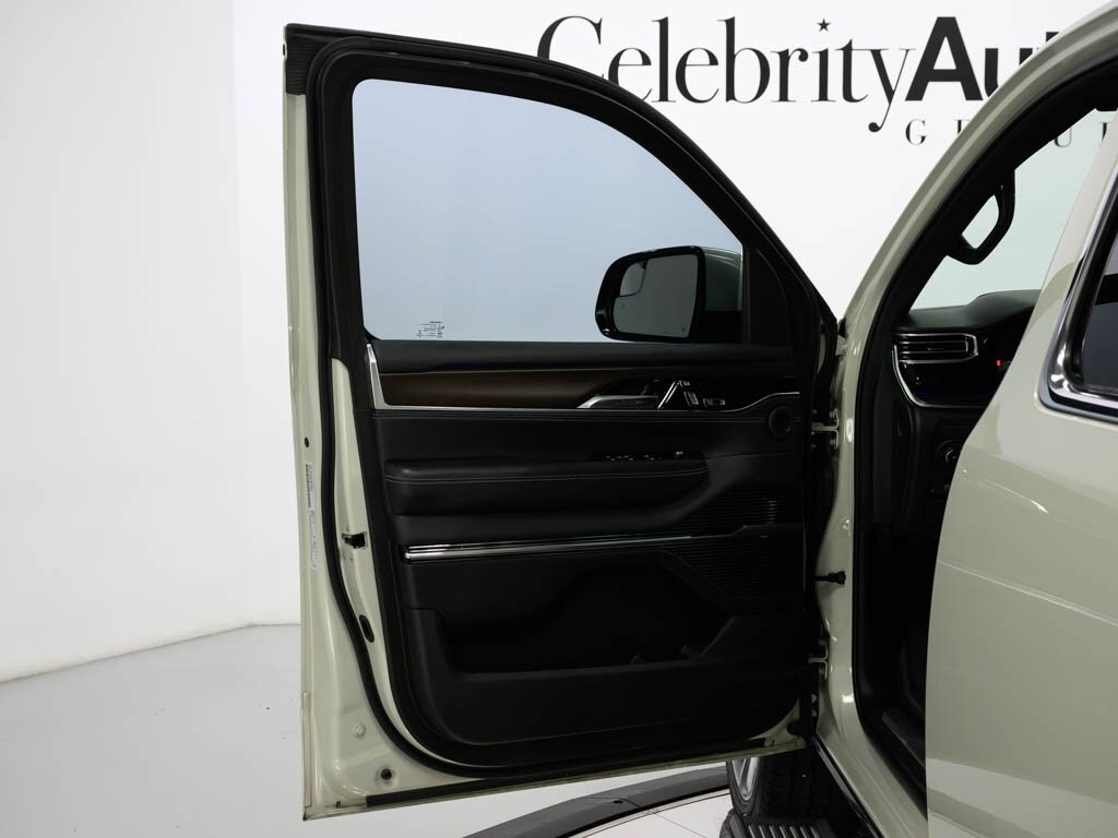 2022 Jeep Grand Wagoneer Series I 4X4 $97K MSRP Rear Entertainment   - Photo 40 - Sarasota, FL 34243