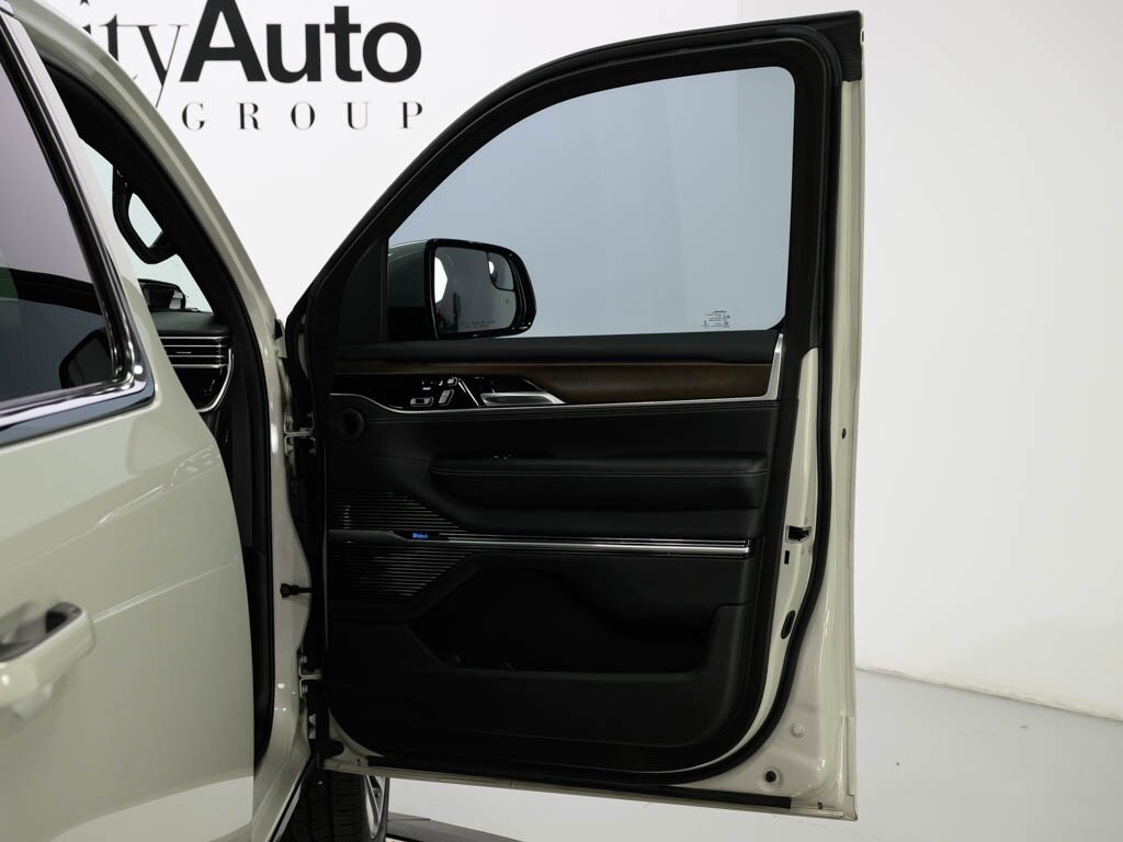2022 Jeep Grand Wagoneer Series I 4X4 $97K MSRP Rear Entertainment   - Photo 41 - Sarasota, FL 34243
