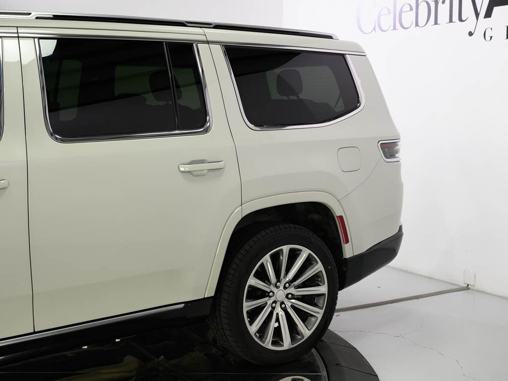 2022 Jeep Grand Wagoneer Series I 4X4 $97K MSRP Rear Entertainment   - Photo 29 - Sarasota, FL 34243
