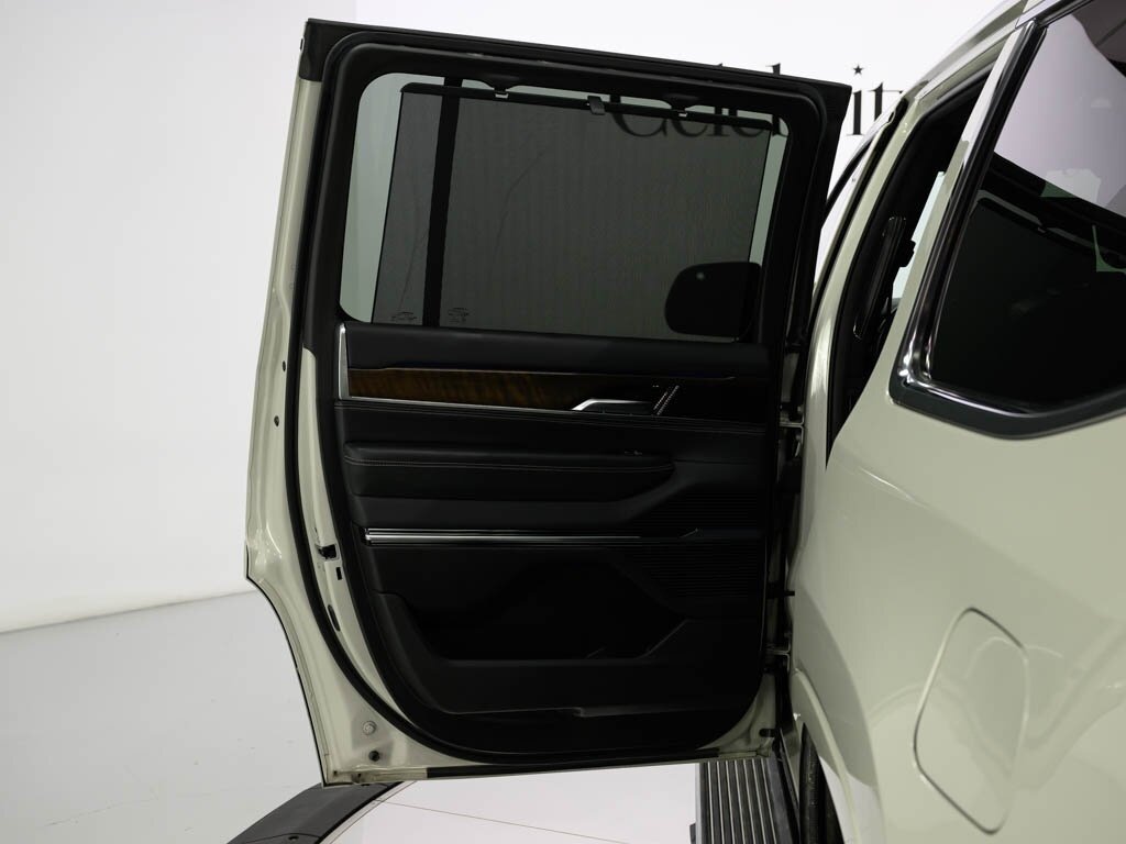 2022 Jeep Grand Wagoneer Series I 4X4 $97K MSRP Rear Entertainment   - Photo 42 - Sarasota, FL 34243