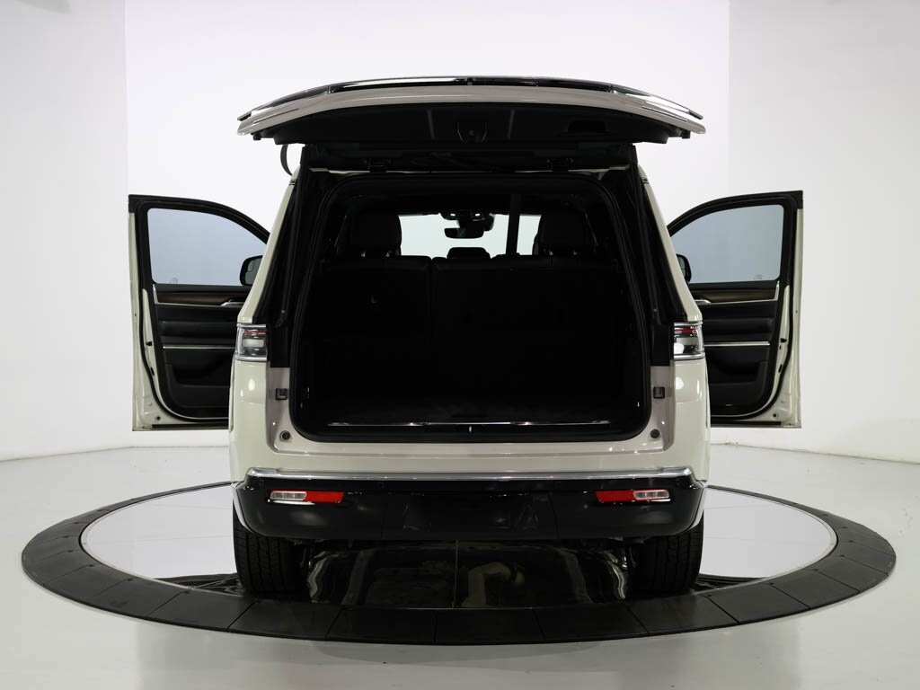 2022 Jeep Grand Wagoneer Series I 4X4 $97K MSRP Rear Entertainment   - Photo 69 - Sarasota, FL 34243