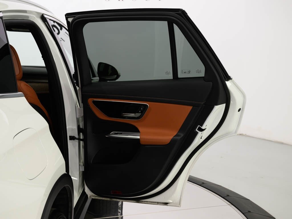 2023 Mercedes-Benz GLC 300 Parking Package Distronic   - Photo 39 - Sarasota, FL 34243