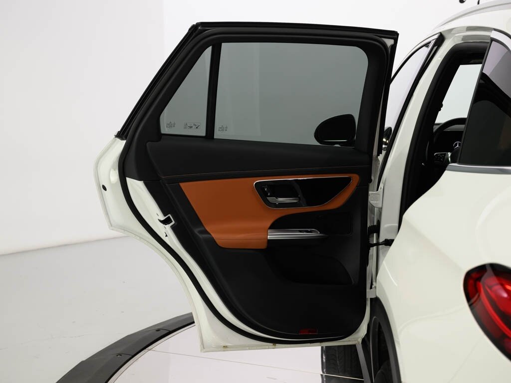 2023 Mercedes-Benz GLC 300 Parking Package Distronic   - Photo 38 - Sarasota, FL 34243