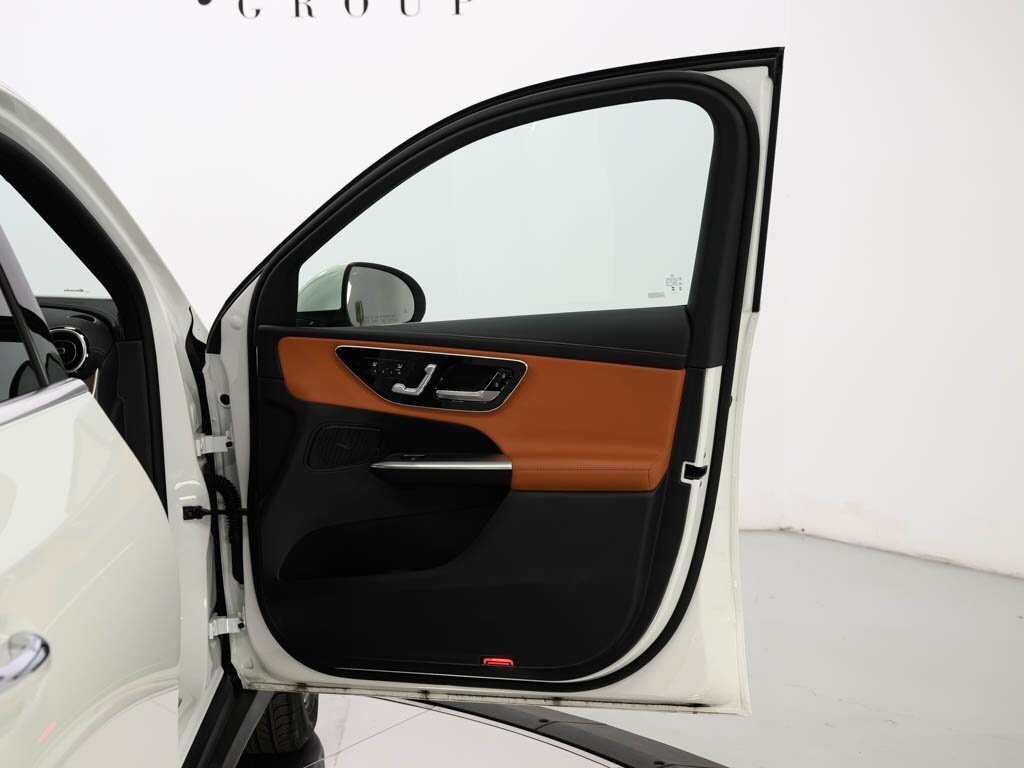 2023 Mercedes-Benz GLC 300 Parking Package Distronic   - Photo 37 - Sarasota, FL 34243