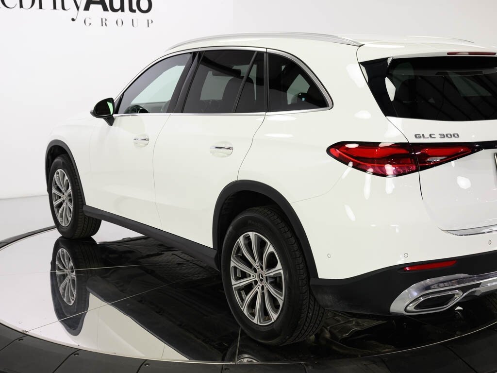 2023 Mercedes-Benz GLC 300 Parking Package Distronic   - Photo 23 - Sarasota, FL 34243