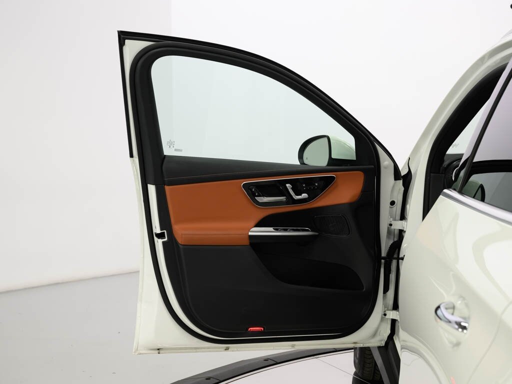 2023 Mercedes-Benz GLC 300 Parking Package Distronic   - Photo 36 - Sarasota, FL 34243