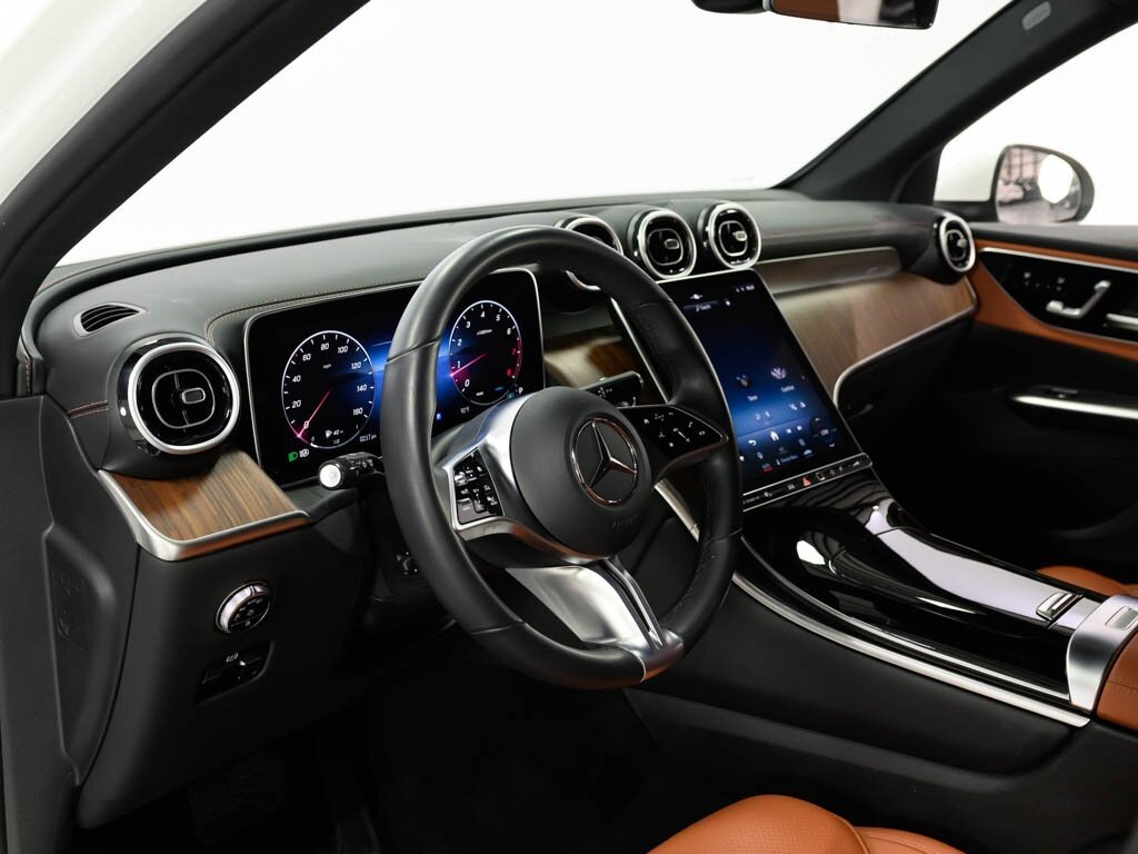2023 Mercedes-Benz GLC 300 Parking Package Distronic   - Photo 45 - Sarasota, FL 34243