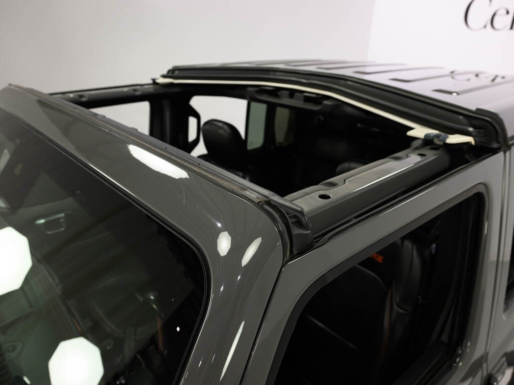 2020 Jeep Gladiator Mojave Leather Trimmed Bucket Seats Premium LED   - Photo 42 - Sarasota, FL 34243