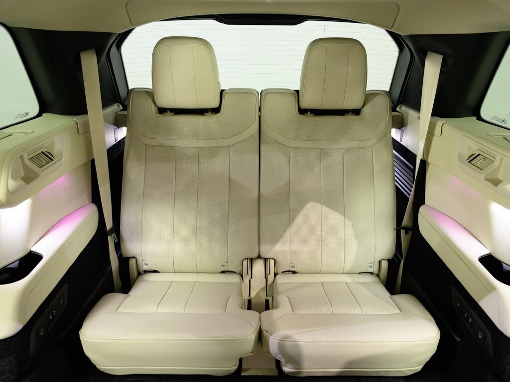 2025 Land Rover Range Rover P400 SE LWB 7 Passenger 22 " Gloss Black Wheels - Photo 48 - Sarasota, FL 34243